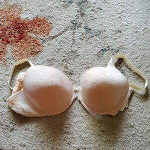 Gillian & O'malley Elegant Cream Lace Bra Size 40C
